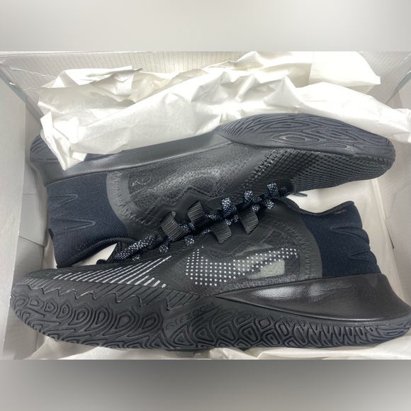 Kyrie Irving Sneakers Size 9.5 - Picture 4 of 7